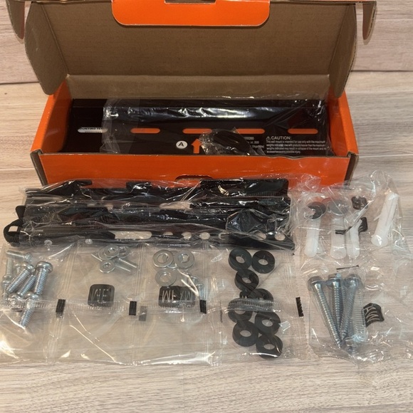 Hang Onn TV Wall Mount for 17" to 42" Screens - Picture 5 of 5